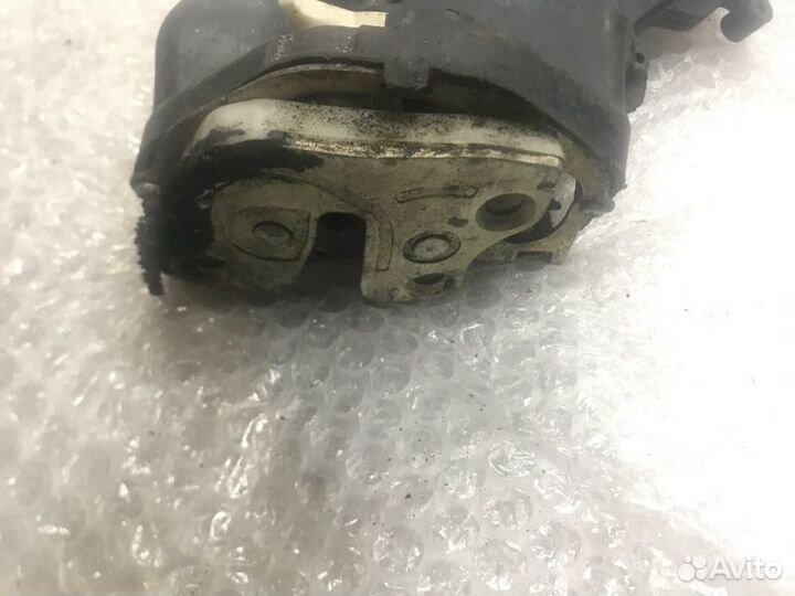 Замок двери задний правый Mazda Mazda6 GG QR20DE