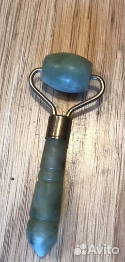 Нефритовый массажер ролик для лица