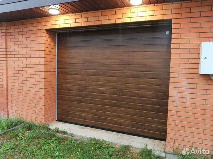 Секционные ворота, ролеты