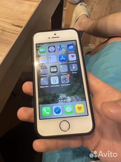Телефон iPhone se и 6s