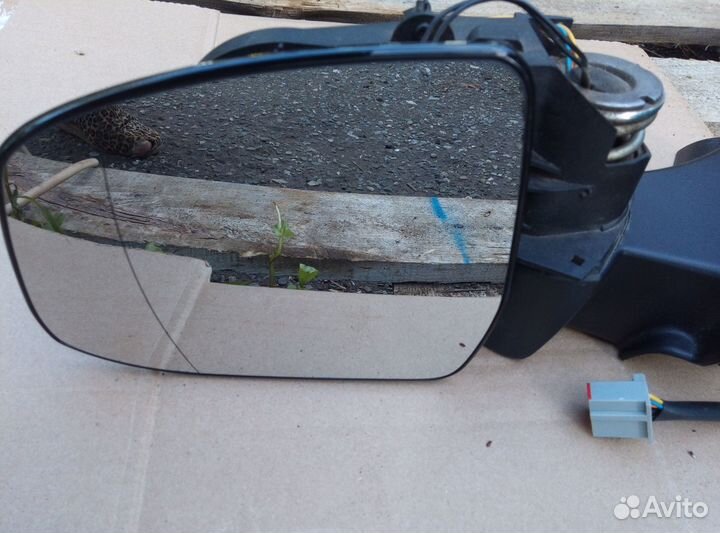 Зеркало заднего вида
