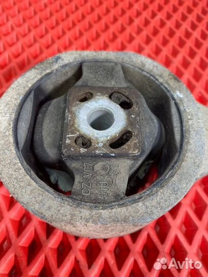 Опора кпп задняя Skoda Fabia 5J2 cgpa 2013