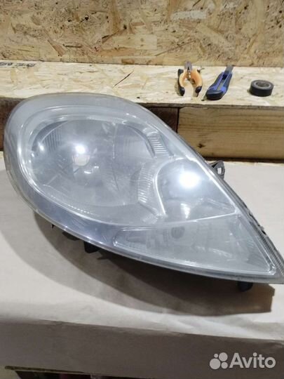 Фара правая trafic