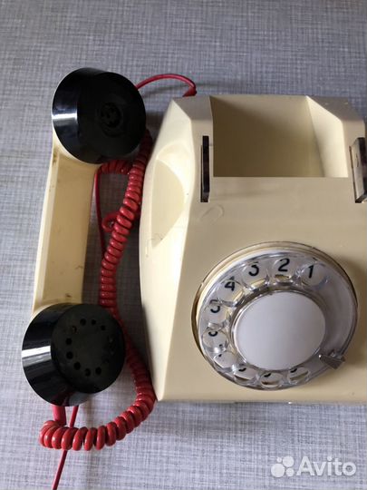 Старый телефон «винтаж» советских времён