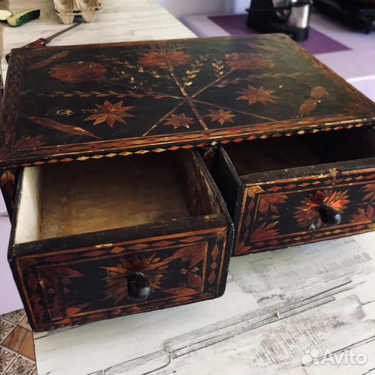 Старинная шкатулка 