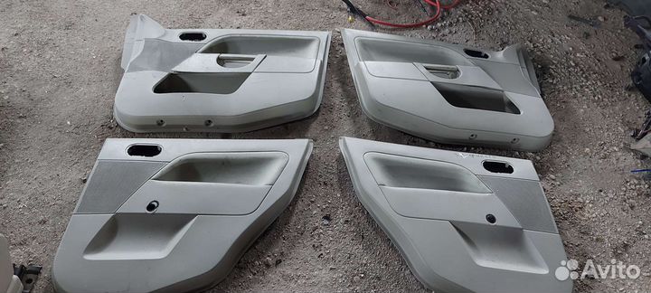 Обшивка двери на Ford Fiesta