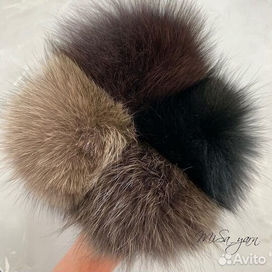 Помпон из песца, из енота