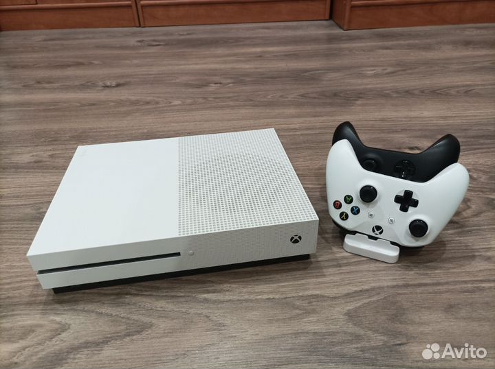 Xbox One S 1tb с играми