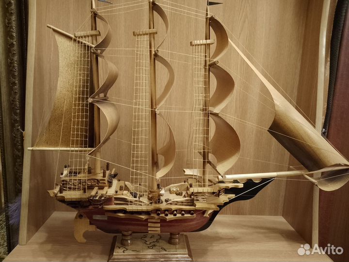Трёхмачтовый парусник. Ручная работа. Дерево