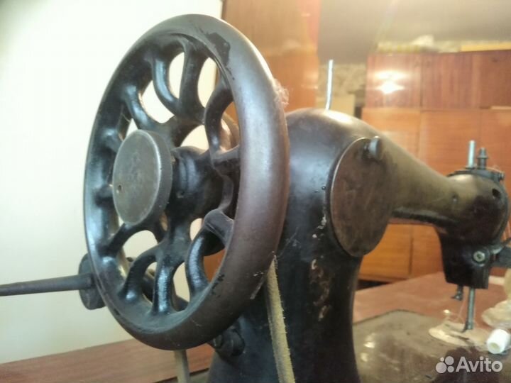 Швейная машина Zinger