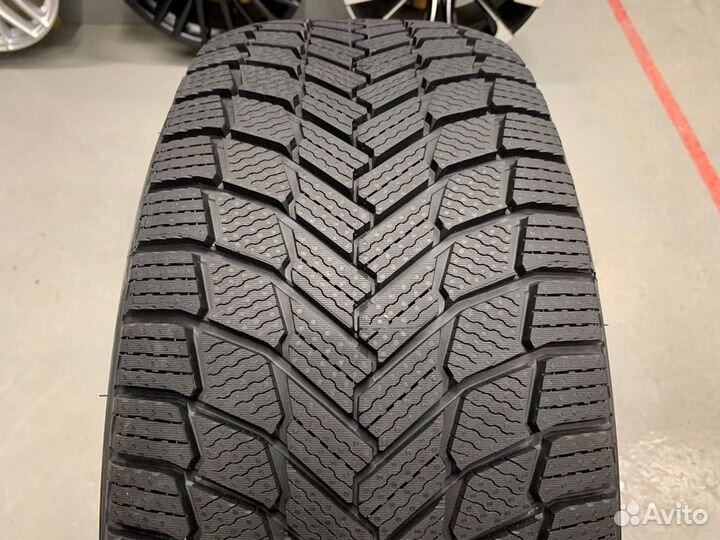 Michelin X-Ice Snow SUV 235/50 R18 101H
