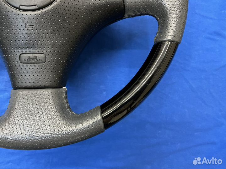 Спортивный руль с черной косточкой Toyota