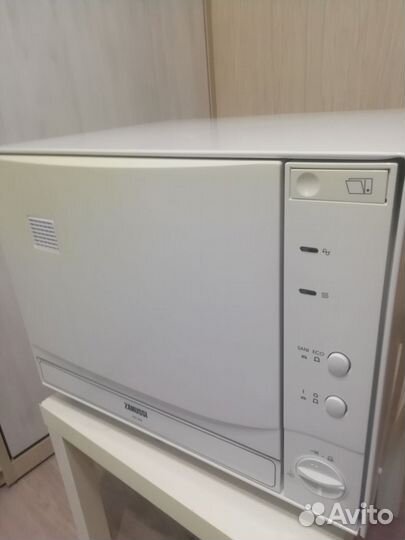 Продам посудомоючную машину Zanussi ZDC 240