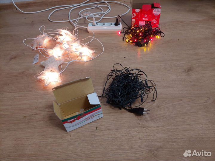 Ёлка, игрушки, гирлянды