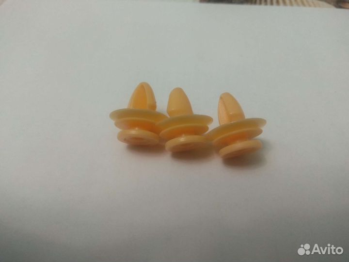 Клипсы(пистоны) автомобильные для обшивки дверей