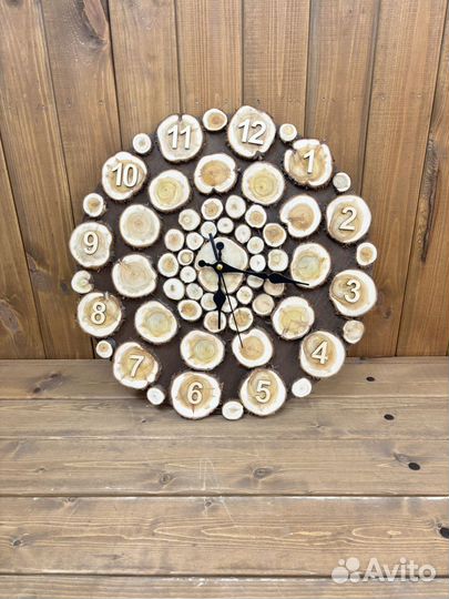 Панно из можжевельника Часы 4