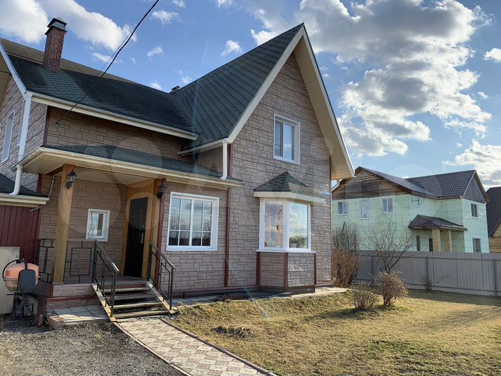 Коттедж 216 м² на участке 15 сот.