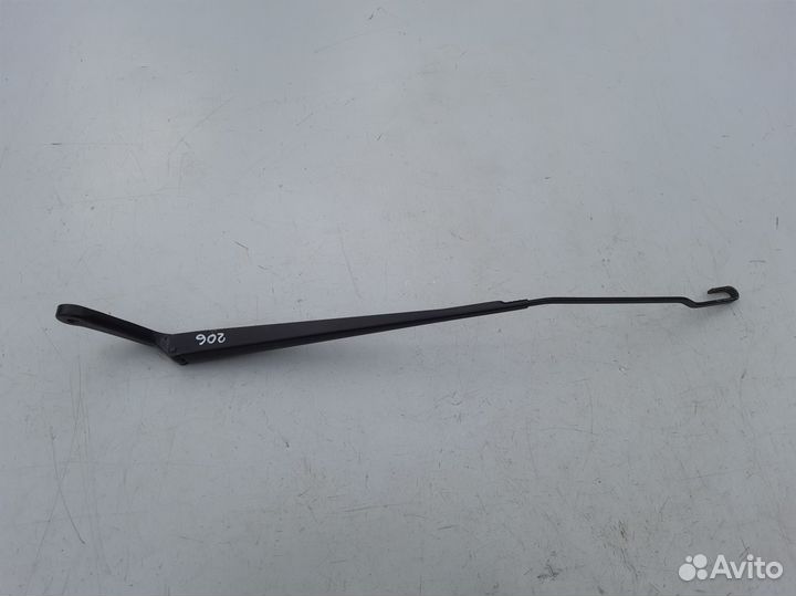 Поводок стеклоочистителя правый Пежо 206