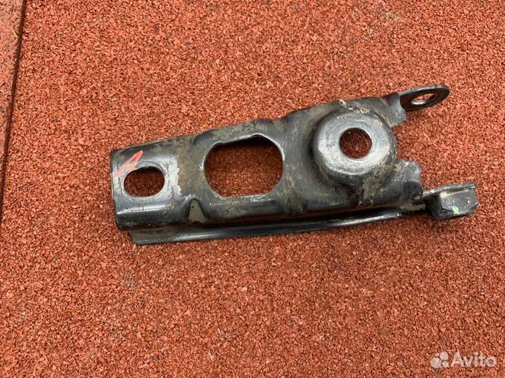 Кронштейн опоры двигателя Renault Logan 2 L8