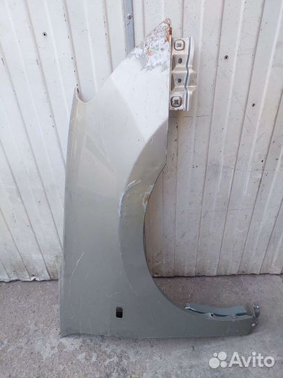 Переднее правое крыло Nissan almera g15