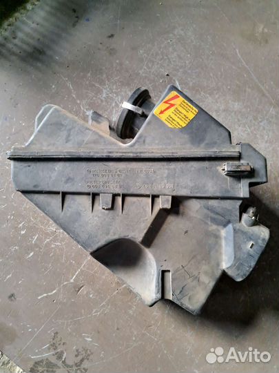 Корпус воздушного фильтра Mercedes W140