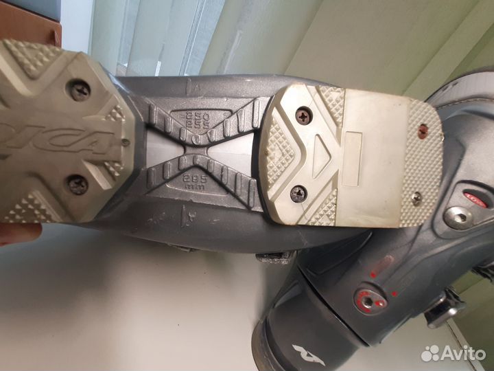 Горнолыжные ботинки