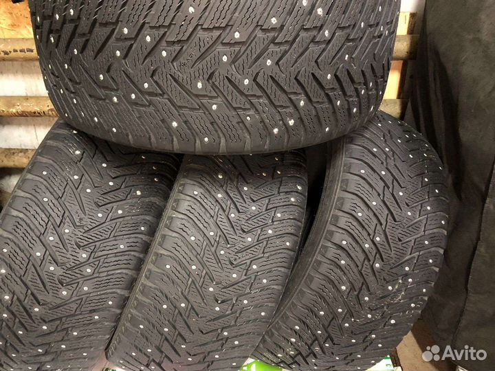 Nokian Tyres Hakkapeliitta 8 SUV 275/40 R20