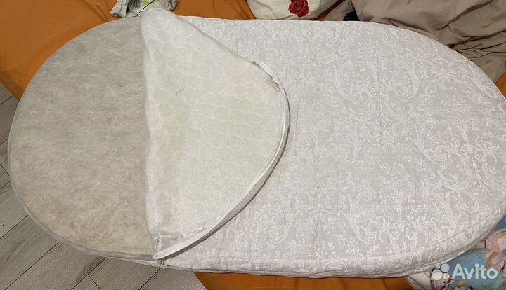 Детская кроватка с маятником