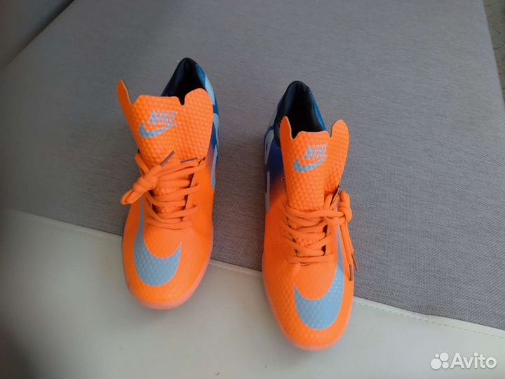 Бутсы футбольные