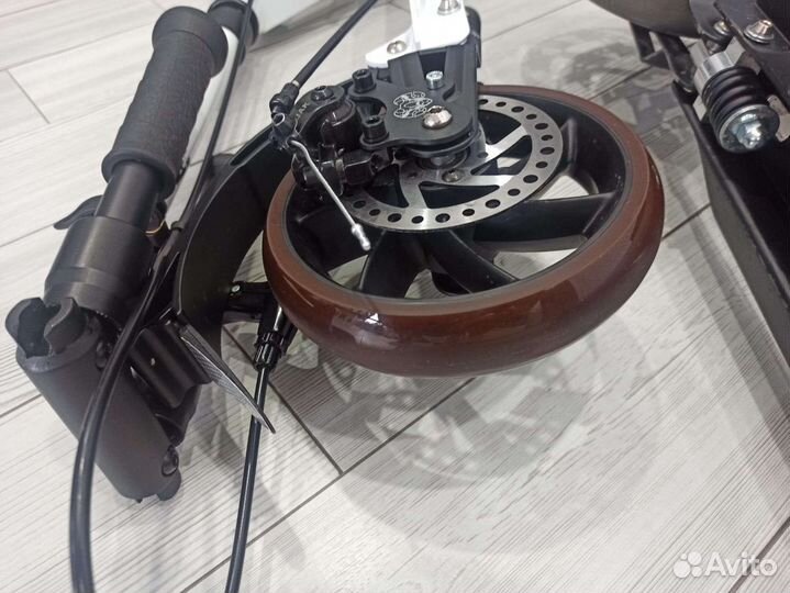 Самокат взрослый с большими колесами