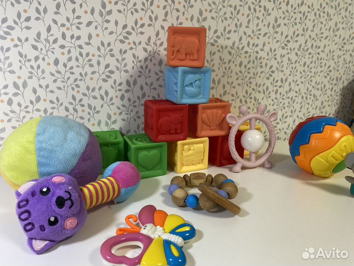Развивающие игрушки для малышей пакетом