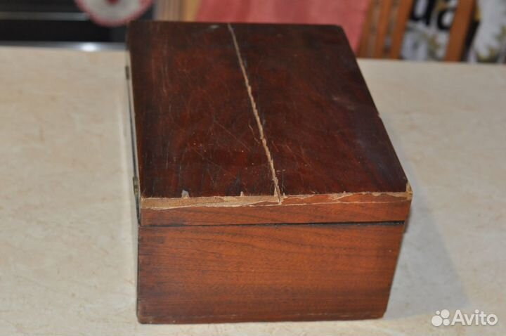 Старинная антикварная шкатулка из красного дерева