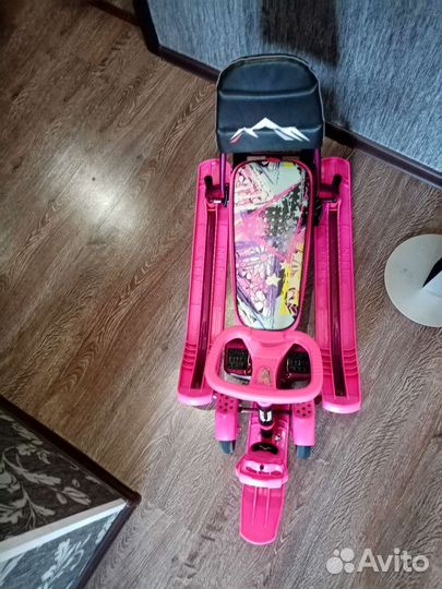 Снегокат с ручкой и колесами