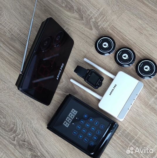 Кнопка вызова официанта в комллекте с часами табло