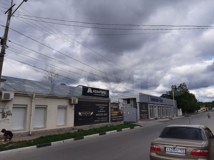 База с сто, магазинами, офисами, 3700 м²