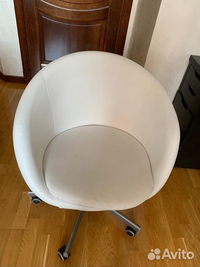 Офисное кресло IKEA Скрувста белое