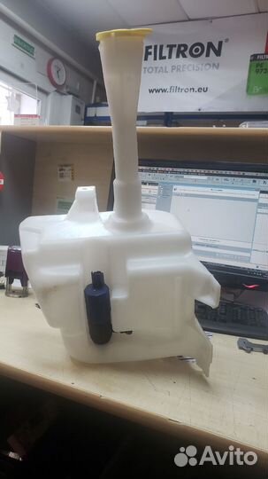 Бачок омывателя лобового стекла Almera N16 00-06