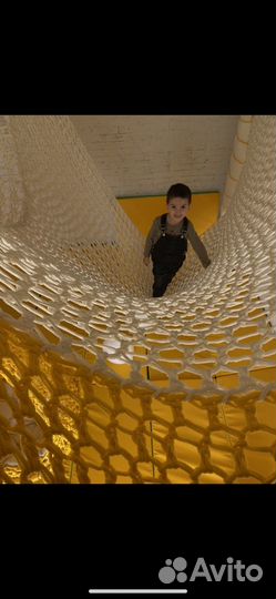 Няня в детской игровой комнате