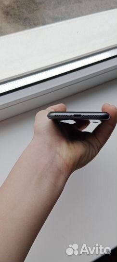 iPhone 8, 64 ГБ