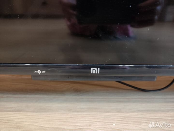 Телевизор б/у разбит MI LED TV