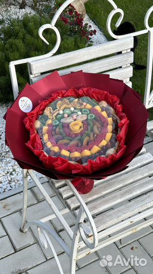 Букет на 1 сентября из сухофруктов орехов