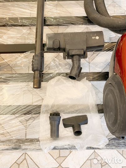 Пылесос LG VC38142N