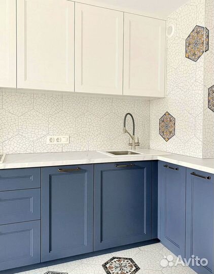 Кухни в новостройку с антресолями