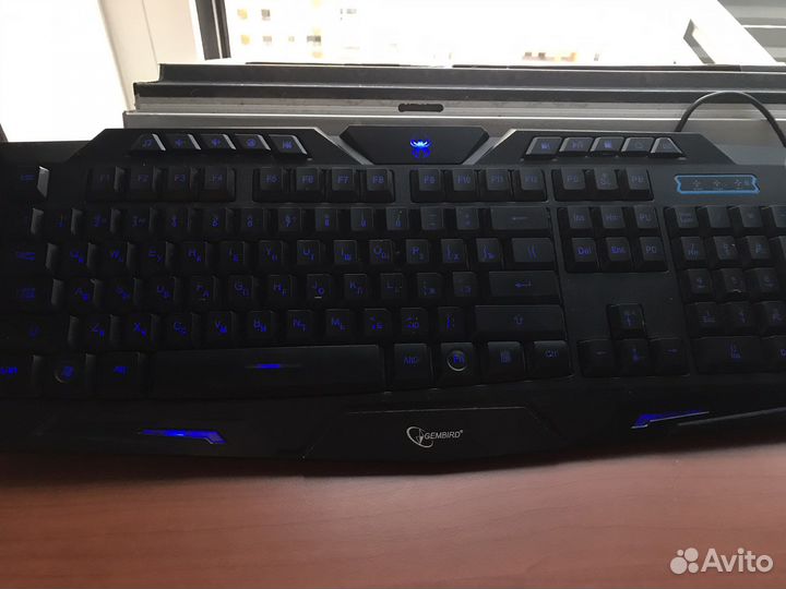 Игровая клавиатура и мышь