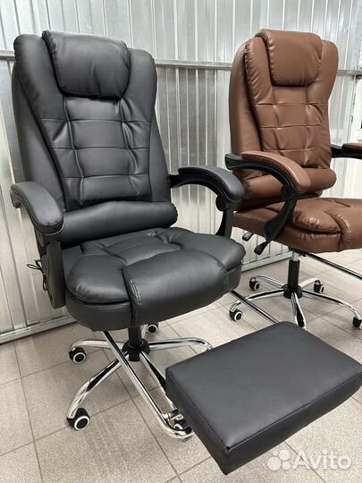 Офисное кресло с подножкой