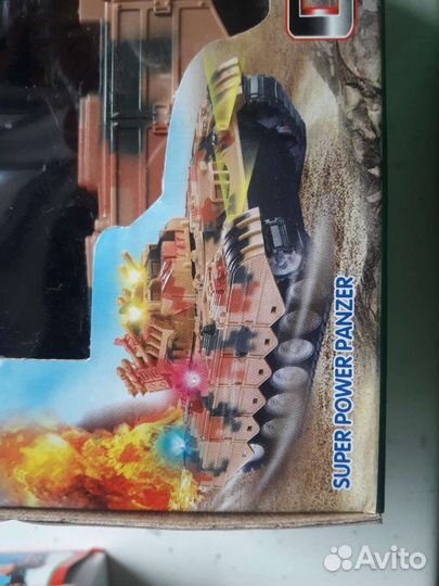 Игрушка Танк на батарейках свето-звуковой новый