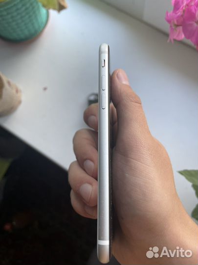 Телефон iPhone se 2020