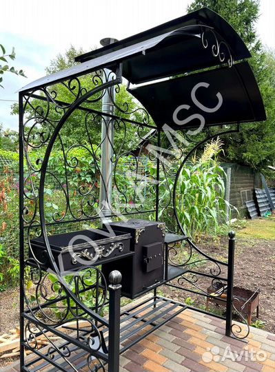 Мангал с крышей
