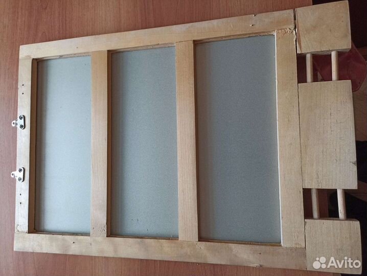 Зеркало с деревянными крючками