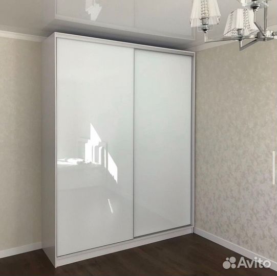 Книжный шкаф